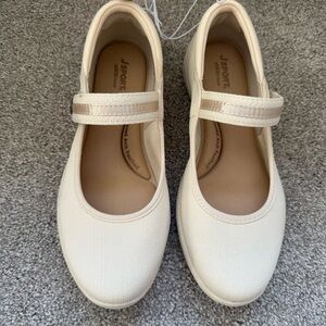 NWB J Sport Melody women’s cream Mary Jane cushioned shoes size 8